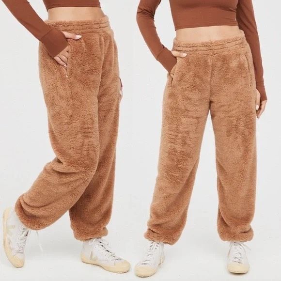 OFFLINE By Aerie Fluffy Sherpa Jogger in Cappuccino Size Large - Picture 1 of 7
